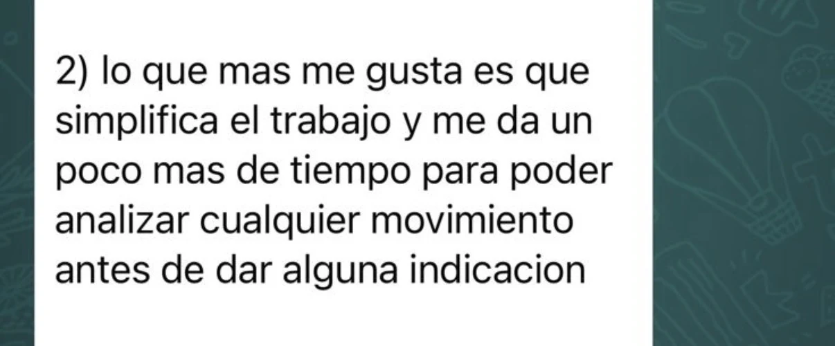 Mensaje de WhatsApp de un cliente: con Leve simplifica el trabajo repetido y le queda más tiempo para pensar.